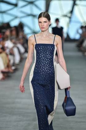 Mercedes-Benz Fashion Week de Madrid - 17 Sep 2025 A model walks the runway wearing a design by Simorra during the Mercedes-Benz Fashion Week de Madrid in IFERMA. Madrid Spain Copyright: xAtilanoxGarciax xSOPAxImagesx FOTO48353