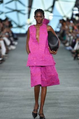 Mercedes-Benz Fashion Week de Madrid - 17 Sep 2025 A model walks the runway wearing a design by Simorra during the Mercedes-Benz Fashion Week de Madrid in IFERMA. Madrid Spain Copyright: xAtilanoxGarciax xSOPAxImagesx FOTO48356