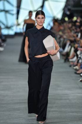 Mercedes-Benz Fashion Week de Madrid - 17 Sep 2025 A model walks the runway wearing a design by Simorra during the Mercedes-Benz Fashion Week de Madrid in IFERMA. Madrid Spain Copyright: xAtilanoxGarciax xSOPAxImagesx FOTO48363