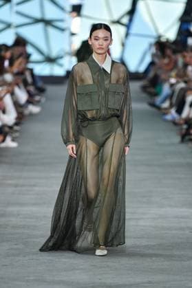 Mercedes-Benz Fashion Week de Madrid - 17 Sep 2025 A model walks the runway wearing a design by Simorra during the Mercedes-Benz Fashion Week de Madrid in IFERMA. Madrid Spain Copyright: xAtilanoxGarciax xSOPAxImagesx FOTO48366