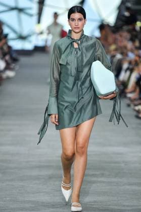 Mercedes-Benz Fashion Week de Madrid - 17 Sep 2025 A model walks the runway wearing a design by Simorra during the Mercedes-Benz Fashion Week de Madrid in IFERMA. Madrid Spain Copyright: xAtilanoxGarciax xSOPAxImagesx FOTO48368