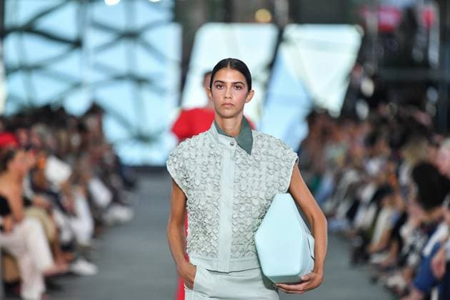 Mercedes-Benz Fashion Week de Madrid - 17 Sep 2025 A model walks the runway wearing a design by Simorra during the Mercedes-Benz Fashion Week de Madrid in IFERMA. Madrid Spain Copyright: xAtilanoxGarciax xSOPAxImagesx FOTO48372