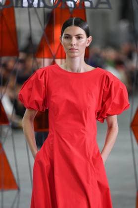 Mercedes-Benz Fashion Week de Madrid - 17 Sep 2025 A model walks the runway wearing a design by Simorra during the Mercedes-Benz Fashion Week de Madrid in IFERMA. Madrid Spain Copyright: xAtilanoxGarciax xSOPAxImagesx FOTO48374