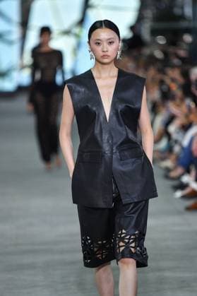 Mercedes-Benz Fashion Week de Madrid - 17 Sep 2025 A model walks the runway wearing a design by Simorra during the Mercedes-Benz Fashion Week de Madrid in IFERMA. Madrid Spain Copyright: xAtilanoxGarciax xSOPAxImagesx FOTO48381