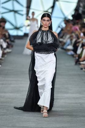 Mercedes-Benz Fashion Week de Madrid - 17 Sep 2025 A model walks the runway wearing a design by Simorra during the Mercedes-Benz Fashion Week de Madrid in IFERMA. Madrid Spain Copyright: xAtilanoxGarciax xSOPAxImagesx FOTO48384