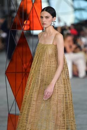 Mercedes-Benz Fashion Week de Madrid - 17 Sep 2025 A model walks the runway wearing a design by Simorra during the Mercedes-Benz Fashion Week de Madrid in IFERMA. Madrid Spain Copyright: xAtilanoxGarciax xSOPAxImagesx FOTO48389