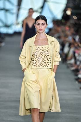 Mercedes-Benz Fashion Week de Madrid - 17 Sep 2025 A model walks the runway wearing a design by Simorra during the Mercedes-Benz Fashion Week de Madrid in IFERMA. Madrid Spain Copyright: xAtilanoxGarciax xSOPAxImagesx FOTO48393