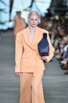 Mercedes-Benz Fashion Week de Madrid - 17 Sep 2025 A model walks the runway wearing a design by Simorra during the Mercedes-Benz Fashion Week de Madrid in IFERMA. Madrid Spain Copyright: xAtilanoxGarciax xSOPAxImagesx FOTO48399