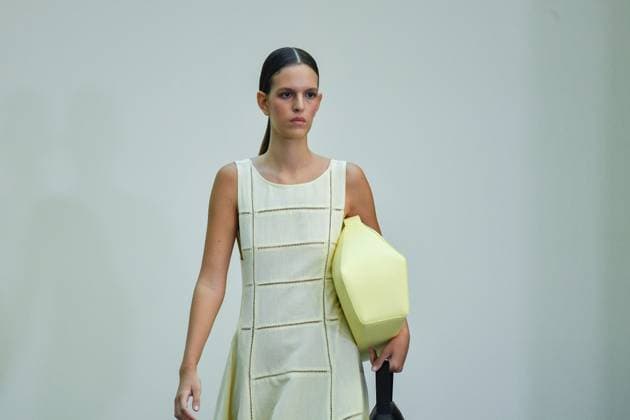 Mercedes-Benz Fashion Week de Madrid - 17 Sep 2025 A model walks the runway wearing a design by Simorra during the Mercedes-Benz Fashion Week de Madrid in IFERMA. Madrid Spain Copyright: xAtilanoxGarciax xSOPAxImagesx FOTO48408