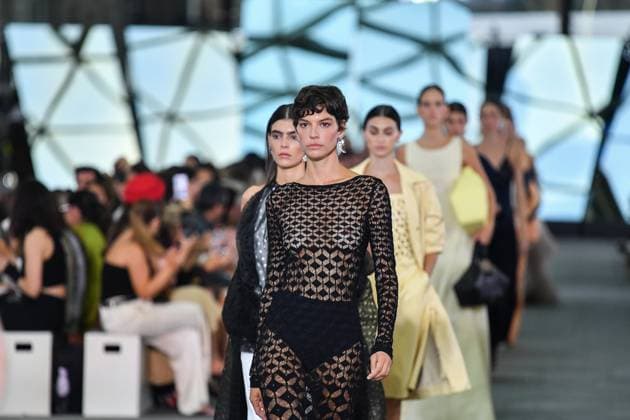 Mercedes-Benz Fashion Week de Madrid - 17 Sep 2025 A model walks the runway wearing a design by Simorra during the Mercedes-Benz Fashion Week de Madrid in IFERMA. Madrid Spain Copyright: xAtilanoxGarciax xSOPAxImagesx FOTO48414