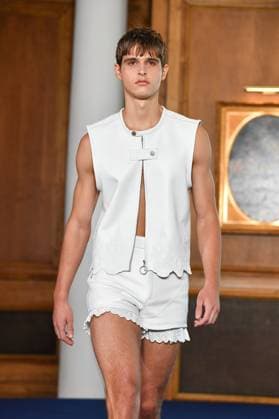 Mercedes-Benz Fashion Week de Madrid - 17 Sep 2025 A model walks the runway wearing a design by PALOMO SPAIN during the Mercedes-Benz Fashion Week de Madrid in IFERMA. Madrid Spain Copyright: xAtilanoxGarciax xSOPAxImagesx FOTO48256