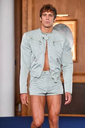 Mercedes-Benz Fashion Week de Madrid - 17 Sep 2025 A model walks the runway wearing a design by PALOMO SPAIN during the Mercedes-Benz Fashion Week de Madrid in IFERMA. Madrid Spain Copyright: xAtilanoxGarciax xSOPAxImagesx FOTO48282