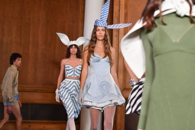 Mercedes-Benz Fashion Week de Madrid - 17 Sep 2025 A model walks the runway wearing a design by PALOMO SPAIN during the Mercedes-Benz Fashion Week de Madrid in IFERMA. Madrid Spain Copyright: xAtilanoxGarciax xSOPAxImagesx FOTO48325