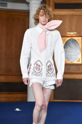 Mercedes-Benz Fashion Week de Madrid - 17 Sep 2025 A model walks the runway wearing a design by PALOMO SPAIN during the Mercedes-Benz Fashion Week de Madrid in IFERMA. Madrid Spain Copyright: xAtilanoxGarciax xSOPAxImagesx FOTO48307
