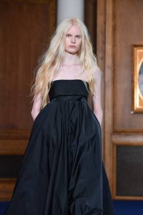 Mercedes-Benz Fashion Week de Madrid - 17 Sep 2025 A model walks the runway wearing a design by PALOMO SPAIN during the Mercedes-Benz Fashion Week de Madrid in IFERMA. Madrid Spain Copyright: xAtilanoxGarciax xSOPAxImagesx FOTO48316