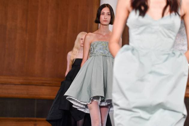 Mercedes-Benz Fashion Week de Madrid - 17 Sep 2025 A model walks the runway wearing a design by PALOMO SPAIN during the Mercedes-Benz Fashion Week de Madrid in IFERMA. Madrid Spain Copyright: xAtilanoxGarciax xSOPAxImagesx FOTO48328