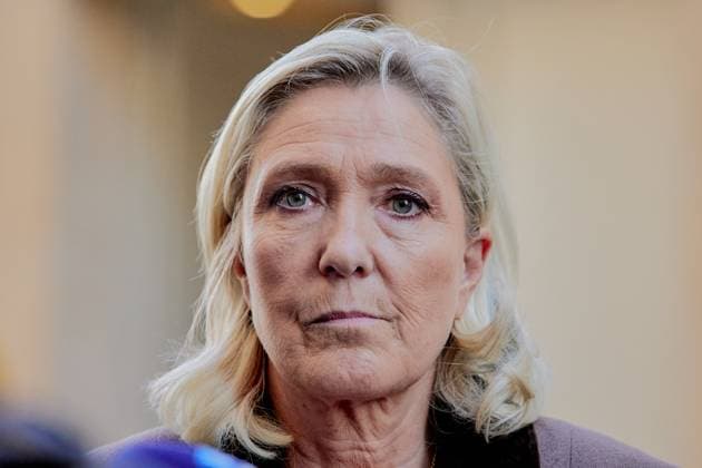 France Politics Marine Le Pen, President of the Rassemblement National (RN) parliamentary group, speaks to the press after a meeting with the Prime Minister at Hotel de Matignon in Paris, France, on September 17, 2025. Paris France  Copyright: xAdnanxFarzatx originalFilename: farzat-notitle250917_npaVO.jpg