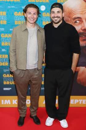 Max Suhr and Christopher Schmidt at the premiere of the feature film Ganzer halber Bruder at Holi Kino Hamburg, 17 09 2025 Foto:xgbrcix xFuturexImagex bruder_hh_5901