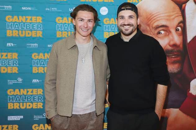 Max Suhr and Christopher Schmidt at the premiere of the feature film Ganzer halber Bruder at Holi Kino Hamburg, 17 09 2025 Foto:xgbrcix xFuturexImagex bruder_hh_5902