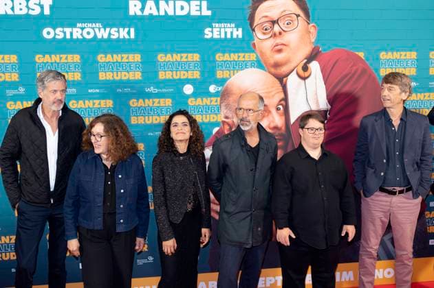 Christoph Liedke, guest, Sesede Terziyan, Christoph Maria Herbst, Nico Randel and Boris Schönfelder at the premiere of the feature film Ganzer halber Bruder at Holi Kino Hamburg, 17 09 2025 Foto:xK.xRichter xFuturexImagex bruder_hh_5943