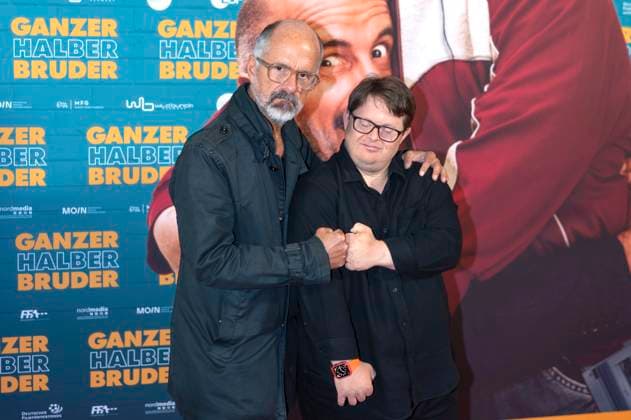 Bilder des Jahres 2025, Entertainment 09 September Christoph Maria Herbst und Nico Randel bei der Premiere des Kinofillms Ganzer halber Bruder im Holi Kino. Hamburg, 17.09.2025 *** Christoph Maria Herbst and Nico Randel at the premiere of the feature film Ganzer halber Bruder at Holi Kino Hamburg, 17 09 2025 Foto:xK.xRichter xFuturexImagex bruder_hh_5951
