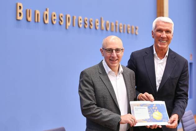 Berlin, Deutschland, 18.09.2025: Bundespressekonferenz: Wirtschaftsschutzbericht: Sinan Selen, Vizepräsident des Bundesamtes für Verfassungsschutz (BfV) und Ralf Wintergerst, Bitkom-Präsident *** Berlin, Germany, 18 09 2025 Federal Press Conference Economic Protection Report Sinan Selen, Vice President of the Federal Office for the Protection of the Constitution BfV and Ralf Wintergerst, Bitkom President Copyright: xdtsxNachrichtenagenturx dts_82768