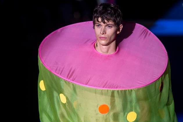 September 18, 2025, Madrid, Madrid, Spain: A model walks the runway for Agatha Ruiz de la Prada s Spring Summer 2026 collection during the 40th Mercedes-Benz Fashion Week in Madrid. Madrid Spain - ZUMAs296 20250918_znp_s296_001 Copyright: xLuisxSotox