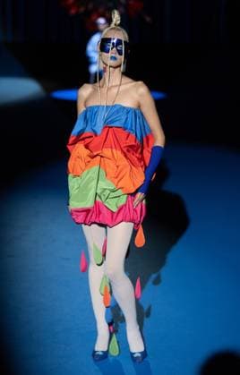 Agatha Ruiz de la Pradas fashion show at MBFW Madrid A model during Agatha Ruiz de la Pradas fashion show, at the 82nd edition of Mercedes Benz Fashion Week Madrid, at Ifema in Madrid, on September 18, 2025, in Madrid Spain This years edition is held from September 17 to 21 and commemorates the 40th anniversary of the catwalk show During the show, the designer presents her first collection designed with artificial intelligence 18 SEPTEMBER 2025 Madrid Madrid Madrid Spain  Copyright: xEduardoxParrax 6962966