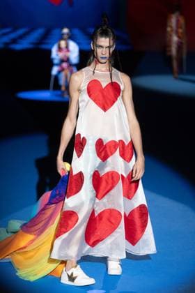 Agatha Ruiz de la Pradas fashion show at MBFW Madrid A model during Agatha Ruiz de la Pradas fashion show, at the 82nd edition of Mercedes Benz Fashion Week Madrid, at Ifema in Madrid, on September 18, 2025, in Madrid Spain This years edition is held from September 17 to 21 and commemorates the 40th anniversary of the catwalk show During the show, the designer presents her first collection designed with artificial intelligence 18 SEPTEMBER 2025 Madrid Madrid Madrid Spain  Copyright: xEduardoxParrax 6962972