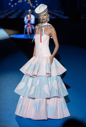 Agatha Ruiz de la Pradas fashion show at MBFW Madrid A model during Agatha Ruiz de la Pradas fashion show, at the 82nd edition of Mercedes Benz Fashion Week Madrid, at Ifema in Madrid, on September 18, 2025, in Madrid Spain This years edition is held from September 17 to 21 and commemorates the 40th anniversary of the catwalk show During the show, the designer presents her first collection designed with artificial intelligence 18 SEPTEMBER 2025 Madrid Madrid Madrid Spain  Copyright: xEduardoxParrax 6962973