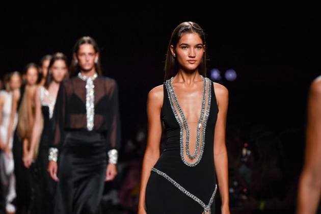 Claro Couture A model walks the runway wearing a design by Claro Couture during Mercedes-Benz Fashion Week de Madrid in IFERMA, 18 de septiembre 2025 Spain Featuring: A model walks the runway wearing a design by Claro Couture during Mercedes-Benz Fashion Week de Madrid in IFERMA, 18 septiembre 2025 Spain Where: Madrid, Spain When: 18 Sep 2025 Credit: Oscar Gonzalez WENN Madrid Spain Copyright: xOscarxGonzalez WENNx wenn40656949 OFA ZOJx wenn40656949