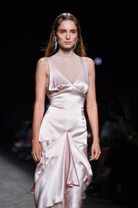 Claro Couture A model walks the runway wearing a design by Claro Couture during Mercedes-Benz Fashion Week de Madrid in IFERMA, 18 de septiembre 2025 Spain Featuring: A model walks the runway wearing a design by Claro Couture during Mercedes-Benz Fashion Week de Madrid in IFERMA, 18 septiembre 2025 Spain Where: Madrid, Spain When: 18 Sep 2025 Credit: Oscar Gonzalez WENN Madrid Spain Copyright: xOscarxGonzalez WENNx wenn40656910 OFA ZOJx wenn40656910