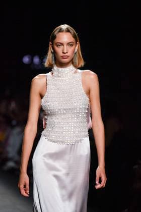 Claro Couture A model walks the runway wearing a design by Claro Couture during Mercedes-Benz Fashion Week de Madrid in IFERMA, 18 de septiembre 2025 Spain Featuring: A model walks the runway wearing a design by Claro Couture during Mercedes-Benz Fashion Week de Madrid in IFERMA, 18 septiembre 2025 Spain Where: Madrid, Spain When: 18 Sep 2025 Credit: Oscar Gonzalez WENN Madrid Spain Copyright: xOscarxGonzalez WENNx wenn40656921 OFA ZOJx wenn40656921