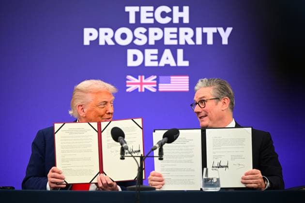 US President Donald Trump state visit to the UK, Business Event, Day 3, Chequers - 18 Sep 2025 Prime Minister of the United Kingdom Sir Keir Starmer and President of the United States Donald Trump during a business event at Chequers. The meeting will involve the signing of the Tech Partnership agreement. US President Donald Trump state visit to the UK, Business Event, Day 3, Chequers - 18 Sep 2025, Credit:Victoria Jones Shutterstock Avalon United Kingdom, Chequers  Copyright: xVictoriaxJones Shutterstockx xAvalonx 1038382491