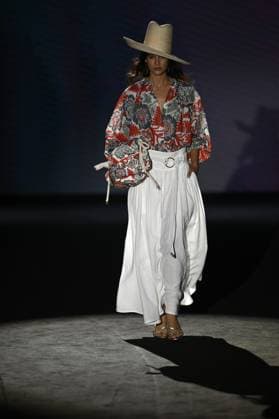 Madrid Fashion Week, The Label Edition Modenschau Mercedes Benz Madrid Fashion Week MADRID, SPAIN - SEPTEMBER 17: A model presents a creation from The Lebel Edition 2026 spring-summer collection during the Mercedes Benz Fashion Week at IFEMA in Madrid, Spain, on September 17, 2025. Burak Akbulut Anadolu Madrid Spain. Editorial use only. Please get in touch for any other usage.  Copyright: x2025xAnadoluxBurakxAkbulutx