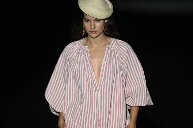 Madrid Fashion Week, The Label Edition Modenschau Mercedes Benz Madrid Fashion Week MADRID, SPAIN - SEPTEMBER 17: A model presents a creation from The Lebel Edition 2026 spring-summer collection during the Mercedes Benz Fashion Week at IFEMA in Madrid, Spain, on September 17, 2025. Burak Akbulut Anadolu Madrid Spain. Editorial use only. Please get in touch for any other usage.  Copyright: x2025xAnadoluxBurakxAkbulutx