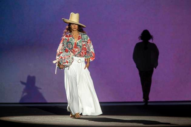 The Label Edition Fashion week Madrid, Spain - 18 Sep 2025 A model walks the runway during the The Label Edition Spring Summer 2026 collection show during the 40th Mercedes-Benz Fashion Week. Madrid Spain Copyright: xLuisxSotox xSOPAxImagesx LSOTOTLE05