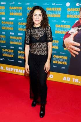 abb Sesede Terziyan as a guest on the premiere tour of the film Ganzer halber Bruder at Holi Kino on 17 09 2025 in Hamburg