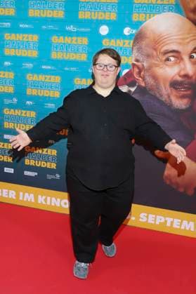 abb Nico Randel as a guest on the premiere tour of the film Ganzer halber Bruder at the Holi Kino on 17 09 2025 in Hamburg