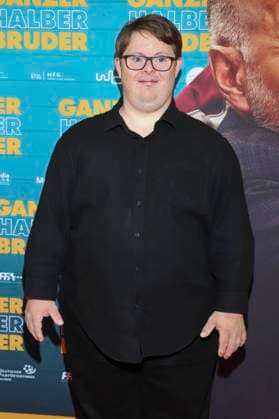 abb Nico Randel as a guest on the premiere tour of the film Ganzer halber Bruder at the Holi Kino on 17 09 2025 in Hamburg