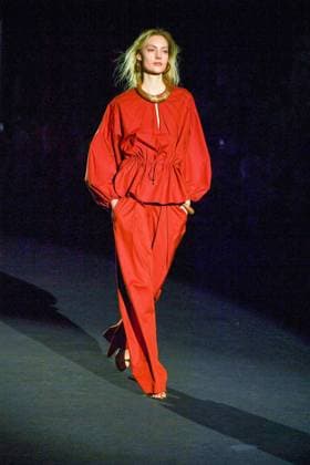 Mercedes-Benz Fashion Week Madrid, Spain - 18 Sep 2025 A model walks the runway wearing a design by The Label Edition during Mercedes-Benz Fashion Week de Madrid in IFERMA. Madrid Spain Copyright: xAtilanoxGarciax xSOPAxImagesx FOTO12061