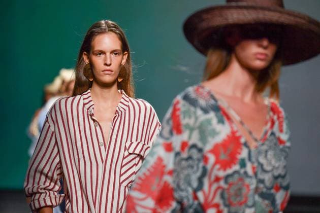 Mercedes-Benz Fashion Week Madrid, Spain - 18 Sep 2025 A model walks the runway wearing a design by The Label Edition during Mercedes-Benz Fashion Week de Madrid in IFERMA. Madrid Spain Copyright: xAtilanoxGarciax xSOPAxImagesx FOTO12106