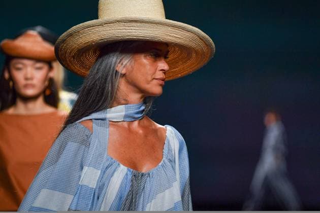 Mercedes-Benz Fashion Week Madrid, Spain - 18 Sep 2025 A model walks the runway wearing a design by The Label Edition during Mercedes-Benz Fashion Week de Madrid in IFERMA. Madrid Spain Copyright: xAtilanoxGarciax xSOPAxImagesx FOTO12110