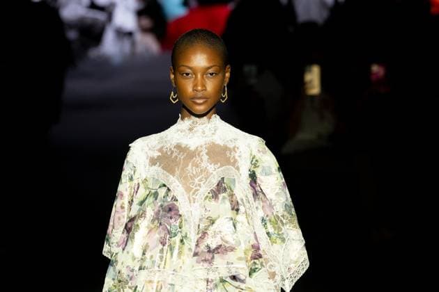 Yolancris fashion show at the MBFW Madrid A model during the Yolancris fashion show, at the 82nd edition of Mercedes Benz Fashion Week Madrid, at Ifema in Madrid, on September 18, 2025, in Madrid Spain This years edition is held from September 17 to 21 and commemorates the 40th anniversary of the catwalk 18 SEPTEMBER 2025 FASHION MODEL SHOW MBFW FASHION WEEK MADRID FASHION WEEK PASARELA Madrid Madrid Madrid Espana  Copyright: xRicardoxRubiox 6964368