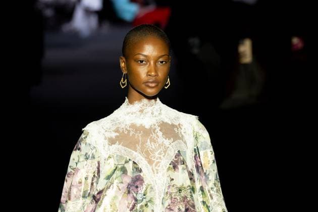 Yolancris fashion show at the MBFW Madrid A model during the Yolancris fashion show, at the 82nd edition of Mercedes Benz Fashion Week Madrid, at Ifema in Madrid, on September 18, 2025, in Madrid Spain This years edition is held from September 17 to 21 and commemorates the 40th anniversary of the catwalk 18 SEPTEMBER 2025 FASHION MODEL SHOW MBFW FASHION WEEK MADRID FASHION WEEK PASARELA Madrid Madrid Madrid Espana  Copyright: xRicardoxRubiox 6964369