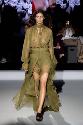 Yolancris fashion show at the MBFW Madrid A model during the Yolancris fashion show, at the 82nd edition of Mercedes Benz Fashion Week Madrid, at Ifema in Madrid, on September 18, 2025, in Madrid Spain This years edition is held from September 17 to 21 and commemorates the 40th anniversary of the catwalk 18 SEPTEMBER 2025 FASHION MODEL SHOW MBFW FASHION WEEK MADRID FASHION WEEK PASARELA Madrid Madrid Madrid Espana  Copyright: xRicardoxRubiox 6964370