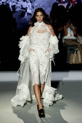 Yolancris fashion show at the MBFW Madrid A model during the Yolancris fashion show, at the 82nd edition of Mercedes Benz Fashion Week Madrid, at Ifema in Madrid, on September 18, 2025, in Madrid Spain This years edition is held from September 17 to 21 and commemorates the 40th anniversary of the catwalk 18 SEPTEMBER 2025 FASHION MODEL SHOW MBFW FASHION WEEK MADRID FASHION WEEK PASARELA Madrid Madrid Madrid Espana  Copyright: xRicardoxRubiox 6964364