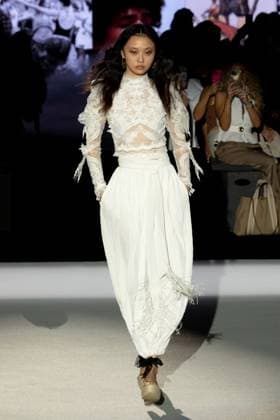 Yolancris fashion show at the MBFW Madrid A model during the Yolancris fashion show, at the 82nd edition of Mercedes Benz Fashion Week Madrid, at Ifema in Madrid, on September 18, 2025, in Madrid Spain This years edition is held from September 17 to 21 and commemorates the 40th anniversary of the catwalk 18 SEPTEMBER 2025 FASHION MODEL SHOW MBFW FASHION WEEK MADRID FASHION WEEK PASARELA Madrid Madrid Madrid Espana  Copyright: xRicardoxRubiox 6964365