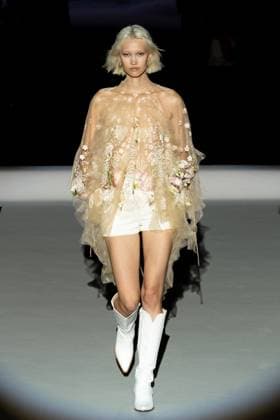 Yolancris fashion show at the MBFW Madrid A model during the Yolancris fashion show, at the 82nd edition of Mercedes Benz Fashion Week Madrid, at Ifema in Madrid, on September 18, 2025, in Madrid Spain This years edition is held from September 17 to 21 and commemorates the 40th anniversary of the catwalk 18 SEPTEMBER 2025 FASHION MODEL SHOW MBFW FASHION WEEK MADRID FASHION WEEK PASARELA Madrid Madrid Madrid Espana  Copyright: xRicardoxRubiox 6964371