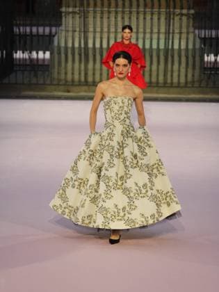 Carolina Herrera fashion show in Madrid s Plaza Mayor during MBFW, Madrid, September 18, 2025. Cordon Press 